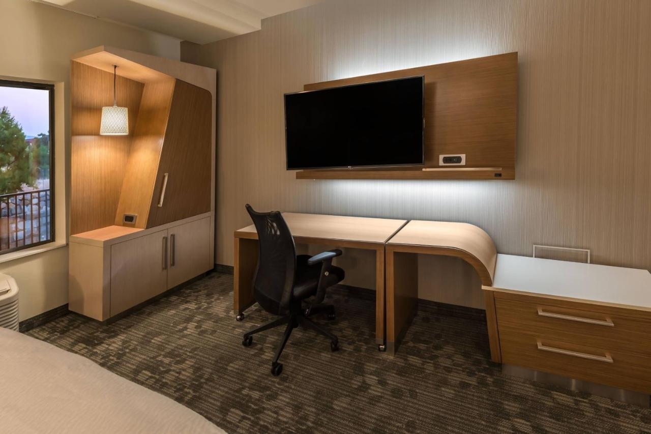 Courtyard By Marriott Reno Downtown/Riverfront Bagian luar foto