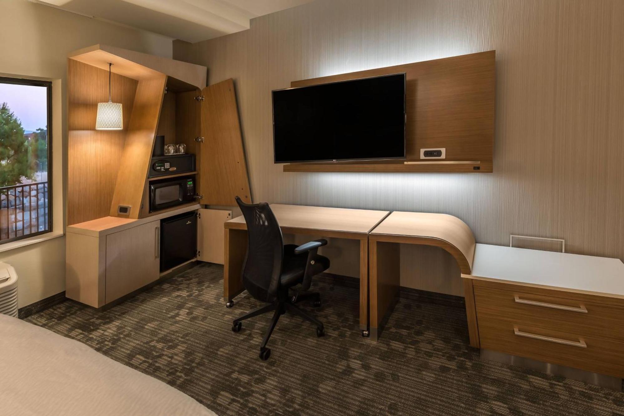 Courtyard By Marriott Reno Downtown/Riverfront Bagian luar foto