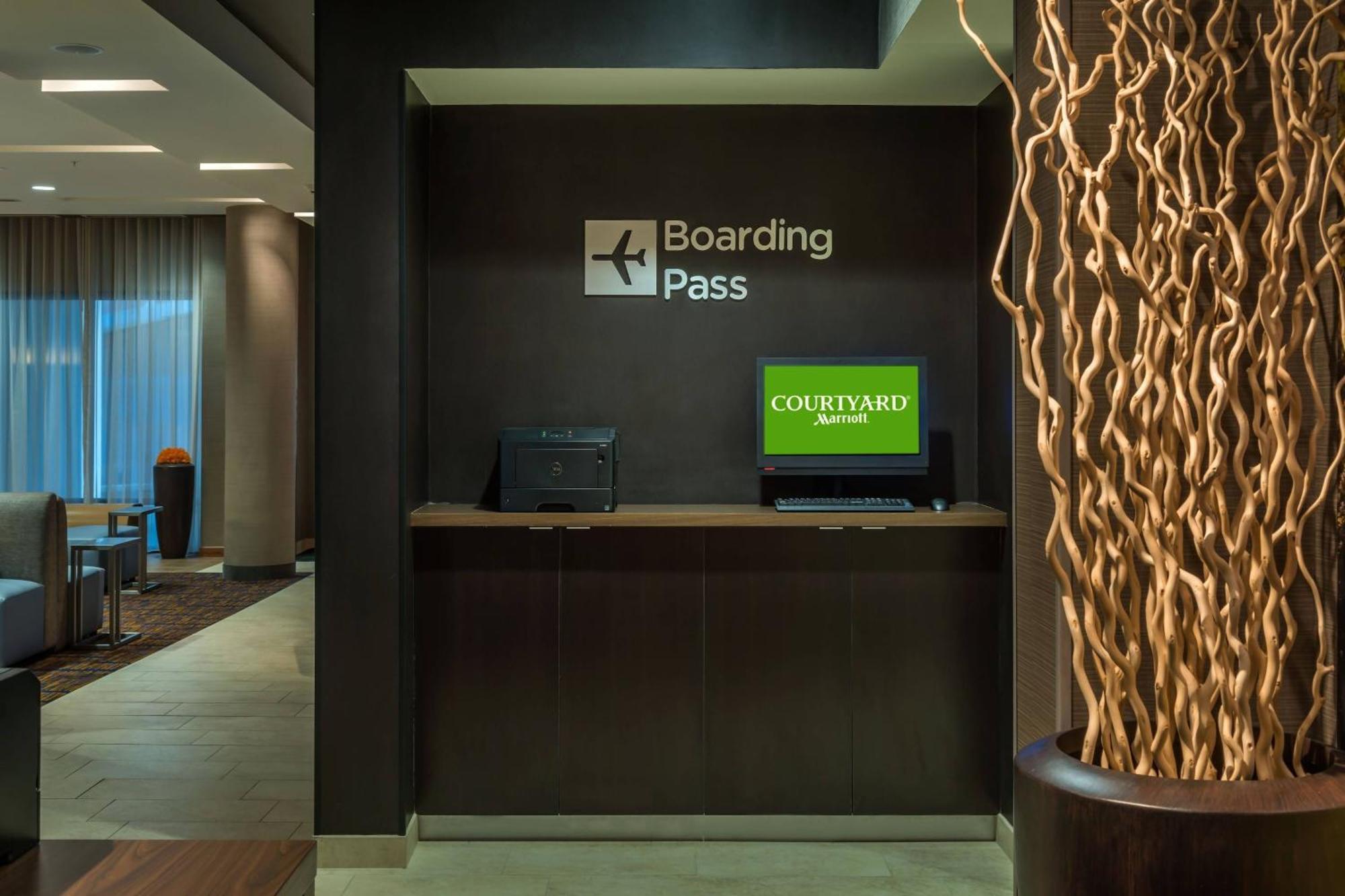 Courtyard By Marriott Reno Downtown/Riverfront Bagian luar foto