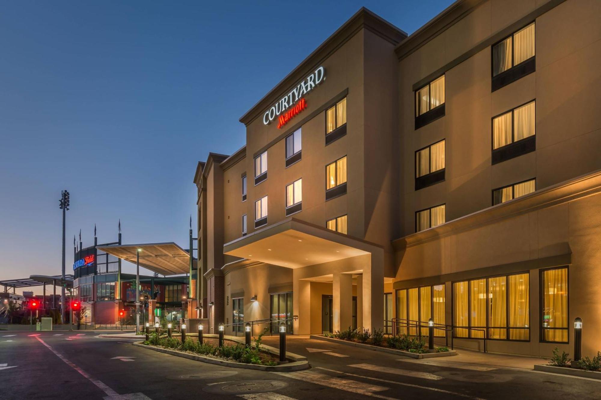 Courtyard By Marriott Reno Downtown/Riverfront Bagian luar foto