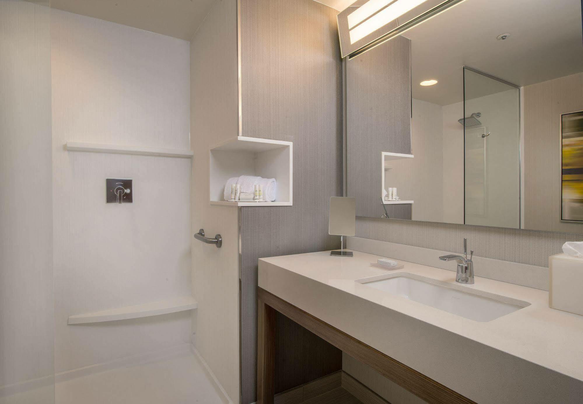 Courtyard By Marriott Reno Downtown/Riverfront Bagian luar foto